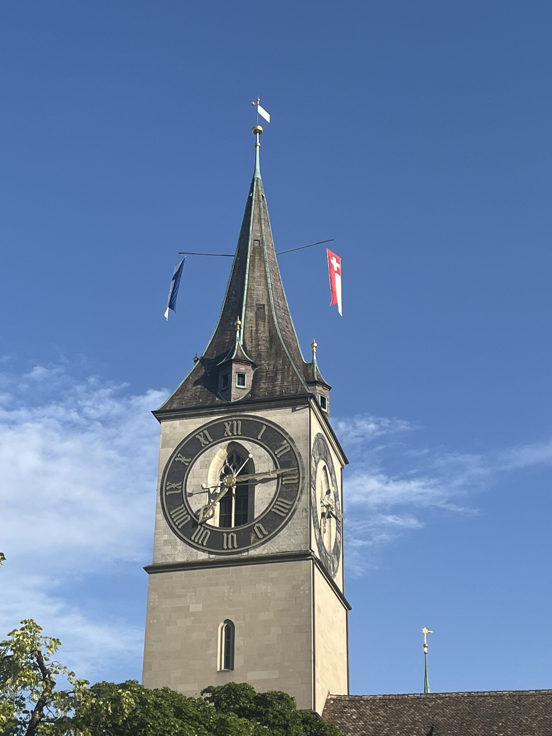 beflaggter Turm